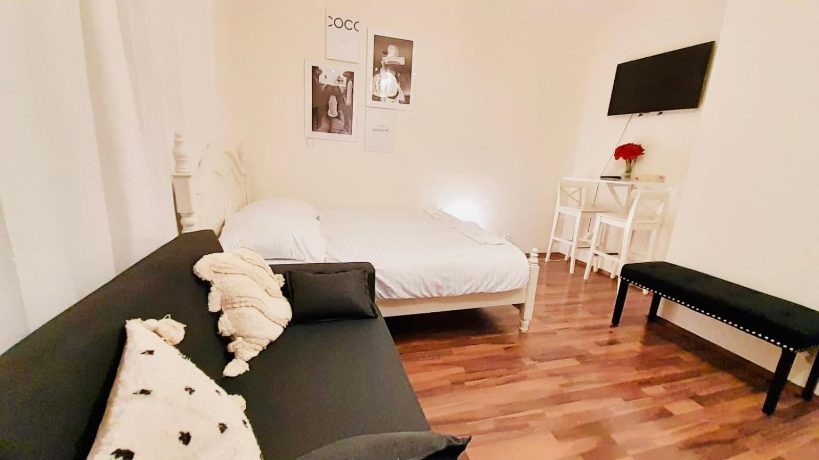 Cozy Homestay At Andel Прага Екстер'єр фото